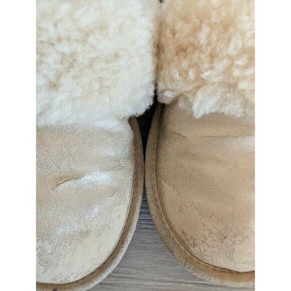 Ugg Slip On Slippers Kids Girls Size 4 Gold Tone Flaws - Picture 9 of 10